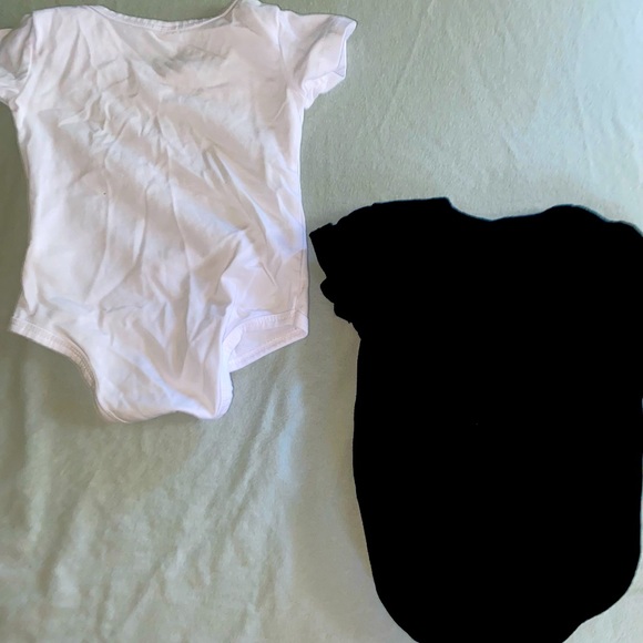 Graphic T-shirts size 3-6 months - Picture 2 of 4